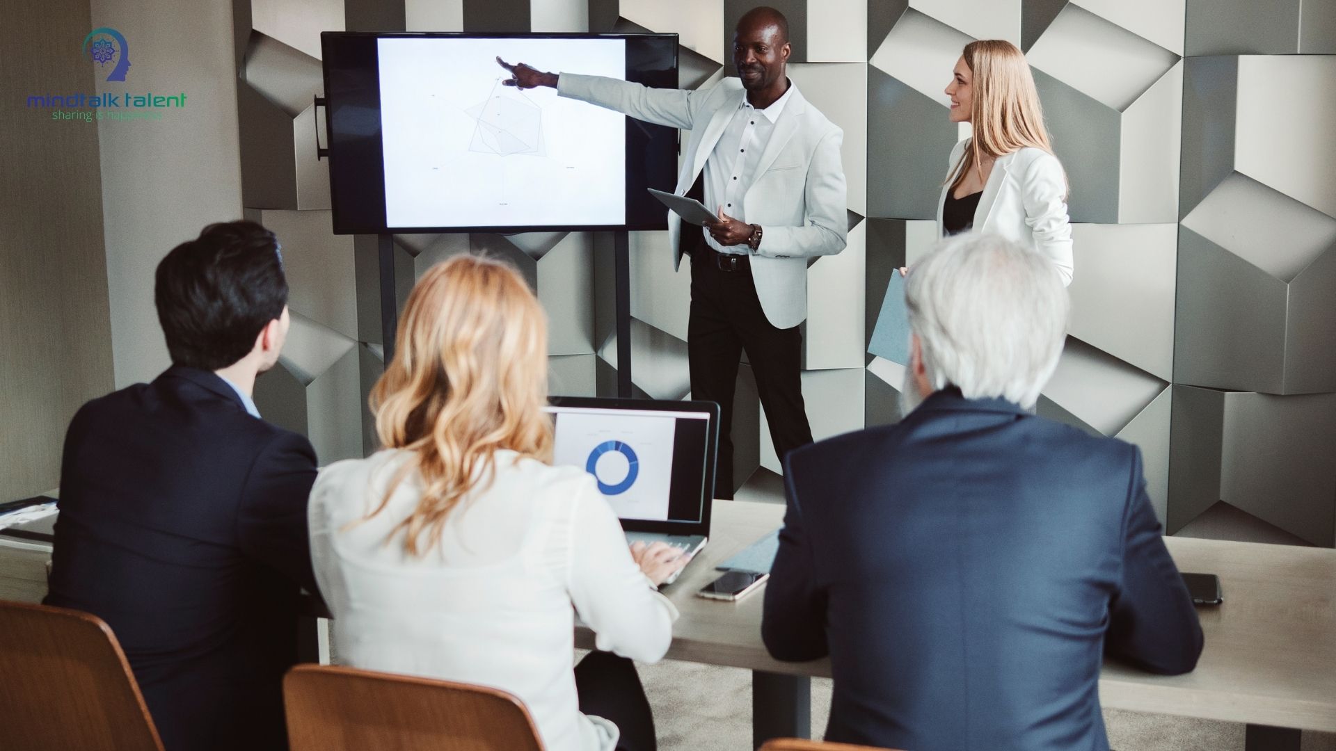 Phong cách lãnh đạo tự do là gì? Ưu, nhược điểm, ví dụ 21 Học viện Đào Tạo & Tư Vấn Mindtalk Talent